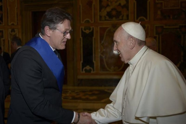 Il cordoglio delle Province Venete per Papa Francesco, Marcon: “Il Pontefice del popolo e della pace. Non ti dimenticheremo”